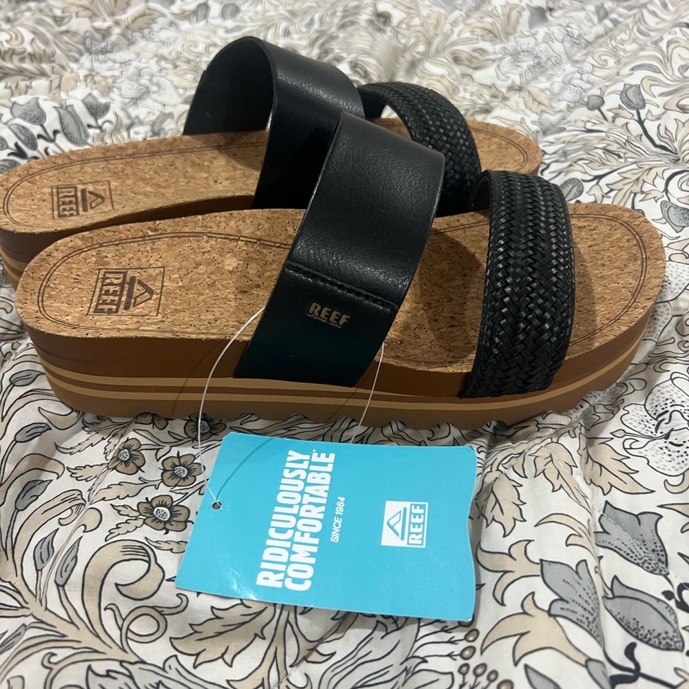 Reef Women's Black and Tan Sandals